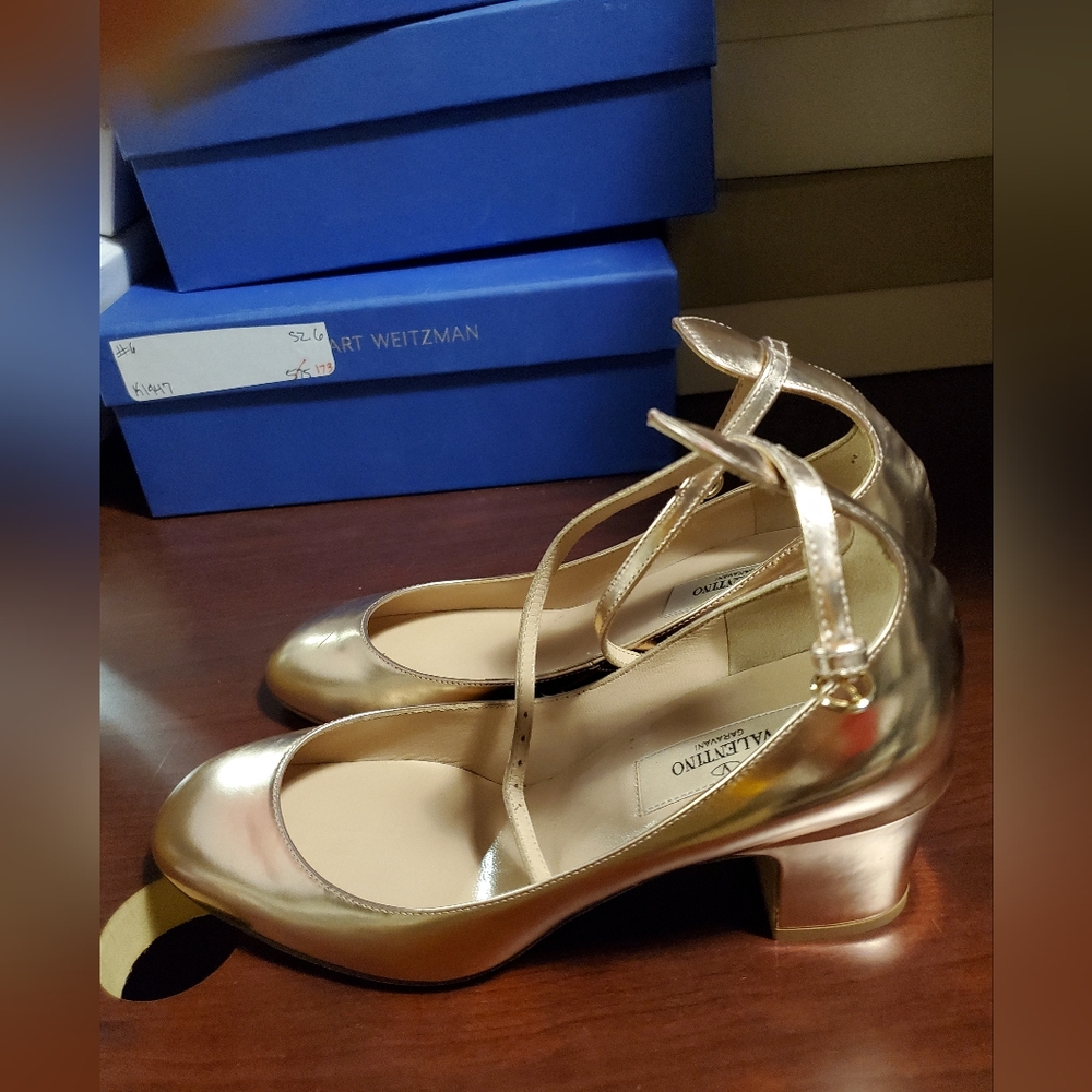 Sz 36 NIB $875 Valentino metallic shoes